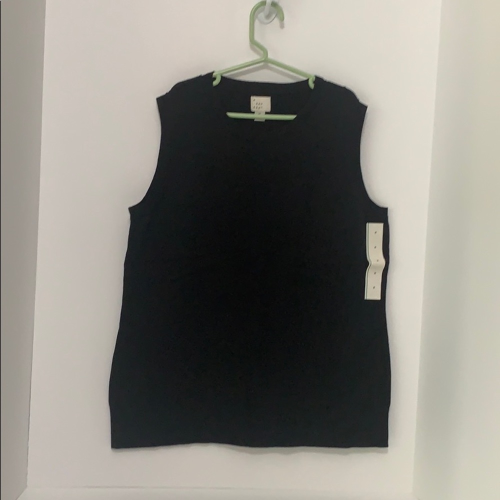 Ladies sleeveless black sweater/blouse